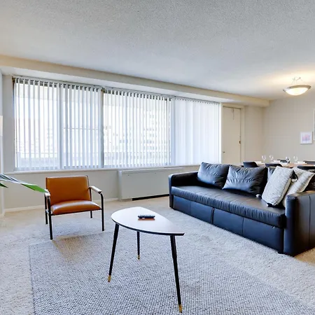 Beautiful 2Br Apartment At Crystal City With Gym